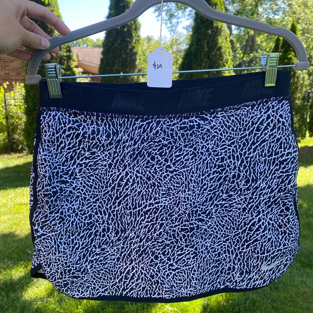 Nike Golf Dri-FIT Women’s Skort – Size Small – Elephant Print Black & White